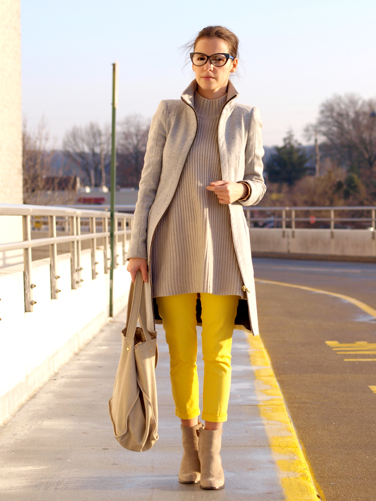 street style, yellow oants, grey coat, bittersweet colours