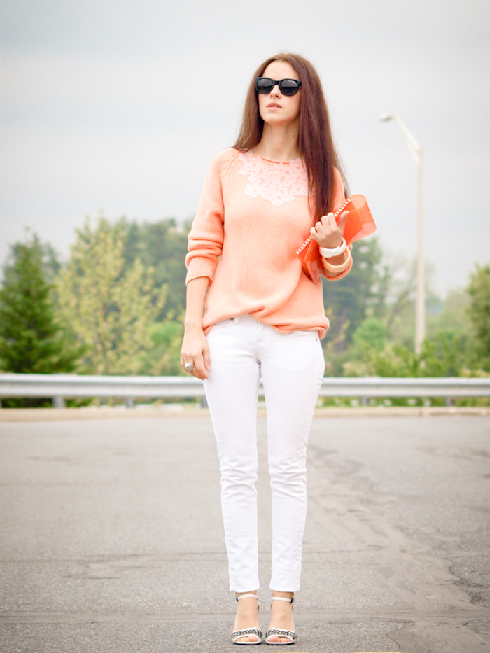 bittersweet colours, street style, colours, DIY necklace, white jeans, coral, sweater weather, 