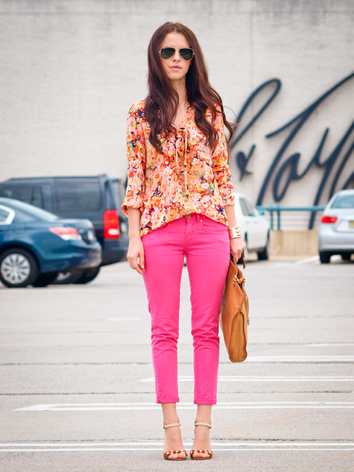 bittersweet colours, street style, colours, prints, floral prints, pink pants , ray ban sunglasses, 