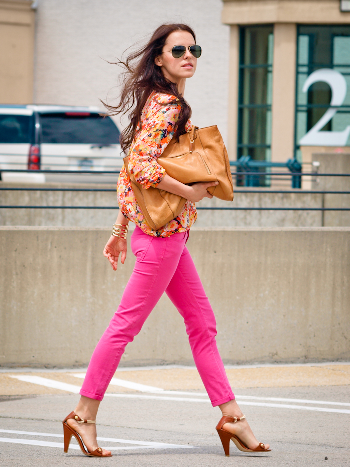 bittersweet colours, street style, colours, prints, floral prints, pink pants , ray ban sunglasses, 