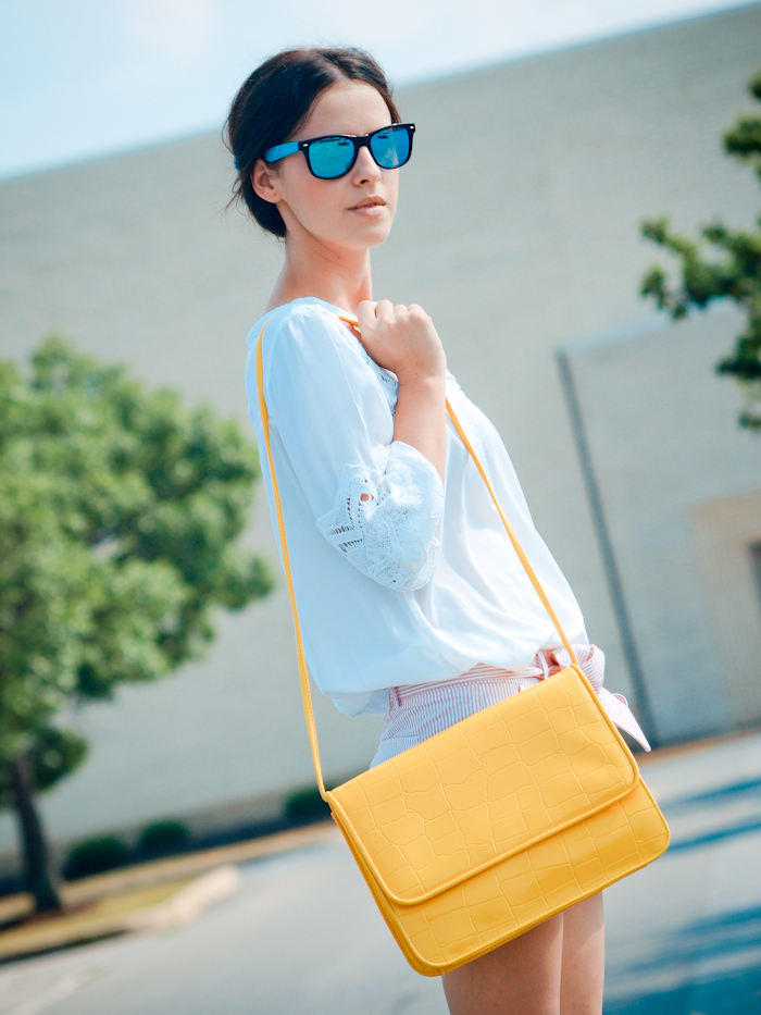 bittersweet colours, street style, casual look, vintage clutch, 