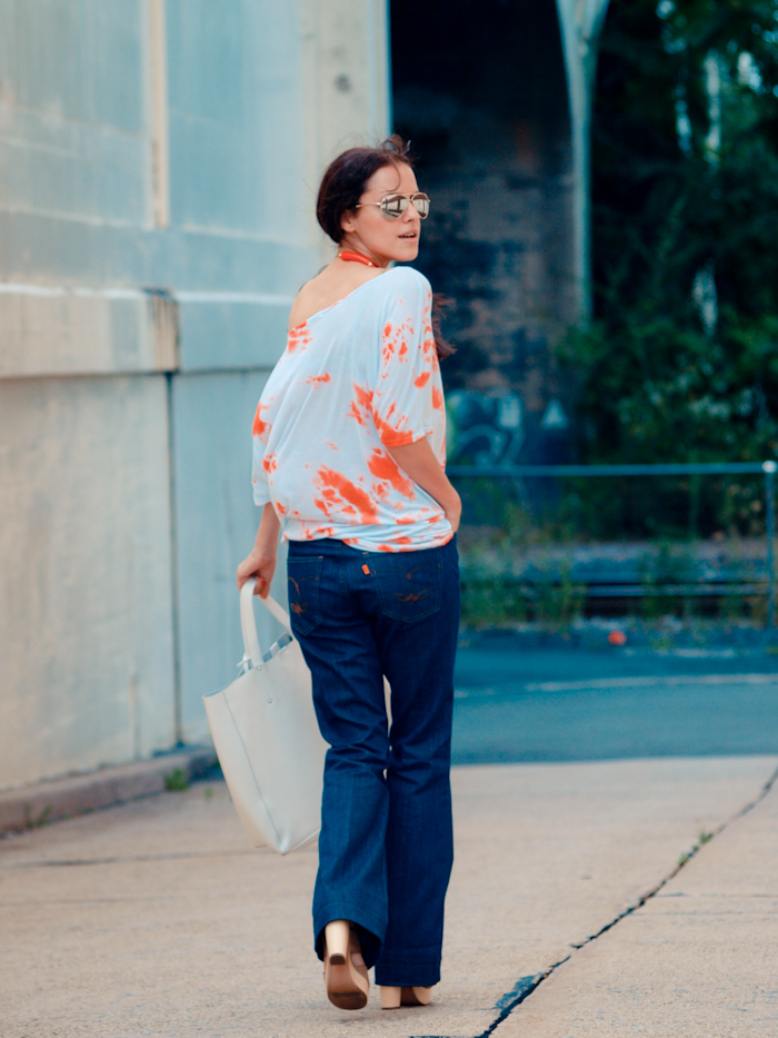 bittersweet colours, street style, wide jeans, mirrored sunglasses,