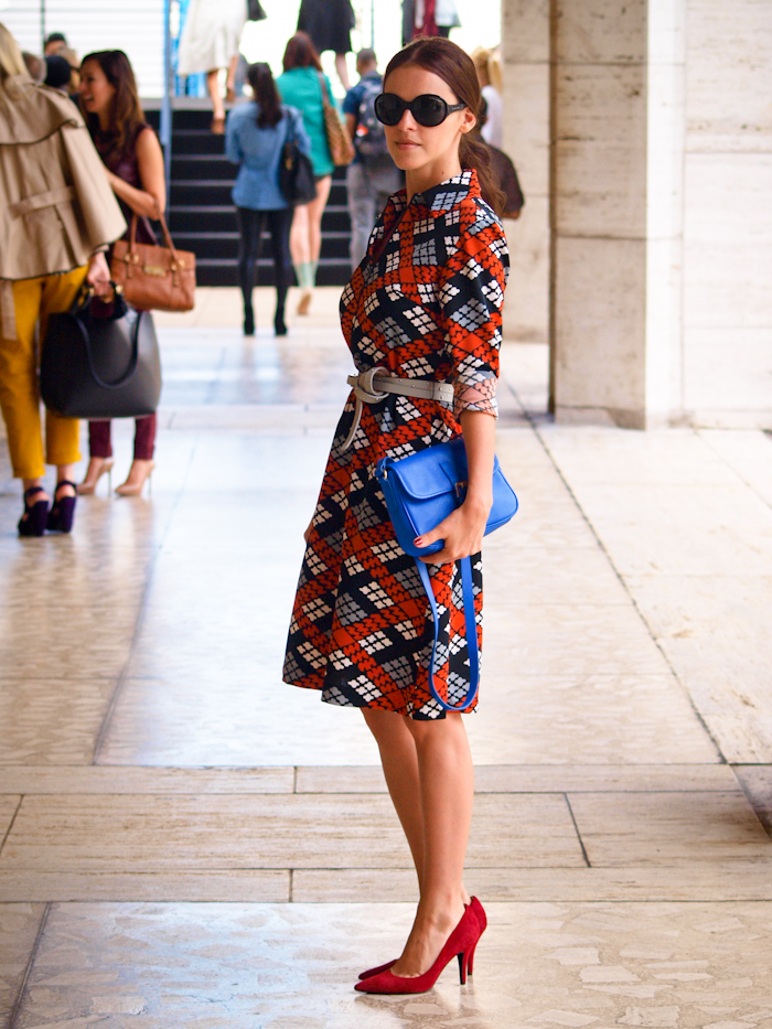 bittersweet colours, street style, nyfw, , nyfw street style, prints, vintage dress, red pumps, lincoln Center nyfw, 