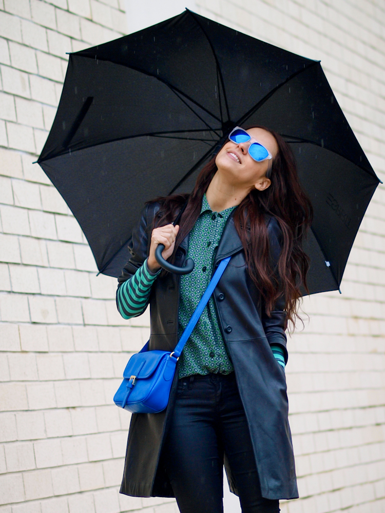 leather trench, bittersweet colours, street style, mirrored sunglasses, street style, 