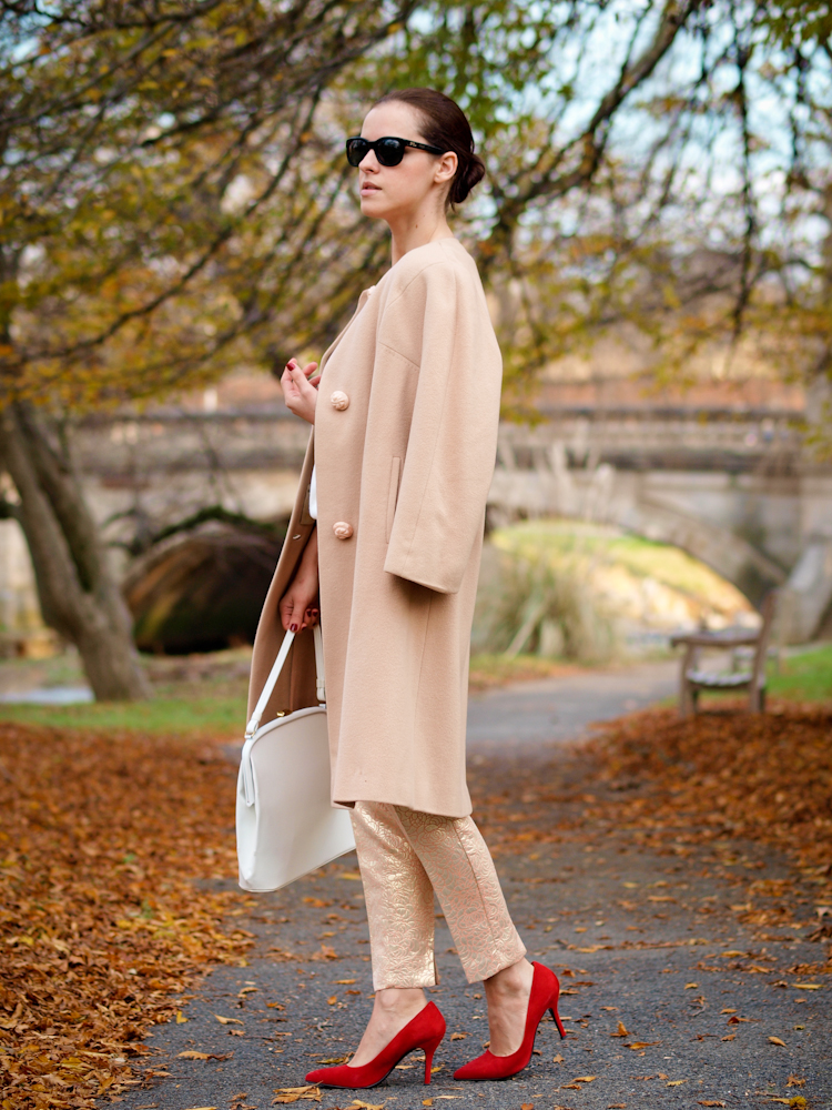 bittersweet colours, metalic trend, street style, monochrome trend, pastels, colorful coats, fall coat, fall street style, red pumps, 