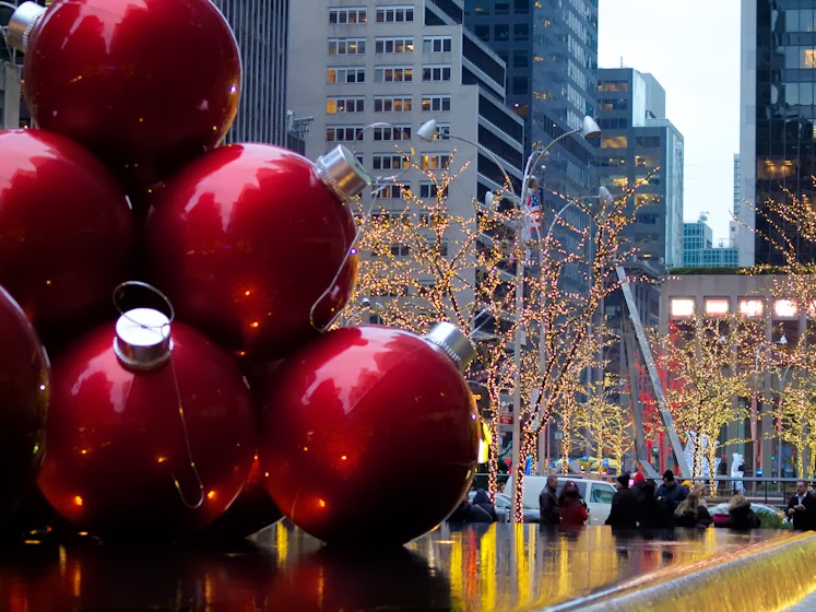 Christmas, New York, holidays, Rockefeller Center Tree, Top of the rock, bergdorf goodman christmas windows, Christmas tree, bittersweet colours, 