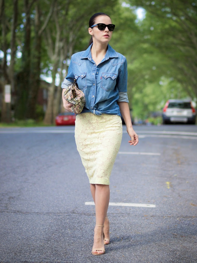 bittersweet colours, brocade clutch, denim shirt, dorothy perkins, lace skirt, lace trend, Levis, nude sandals, pastels colors, Spring, street style, vintage clutch, zara sandals, lace and denim