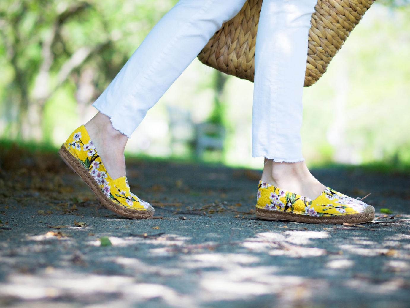 bittersweet colours, dolce & gabbana espadrilles, floral espadrilles, summer shoes, white on white, straw bag, mirrored sunglasses, silvano apparel sunglasses, summer, street style,