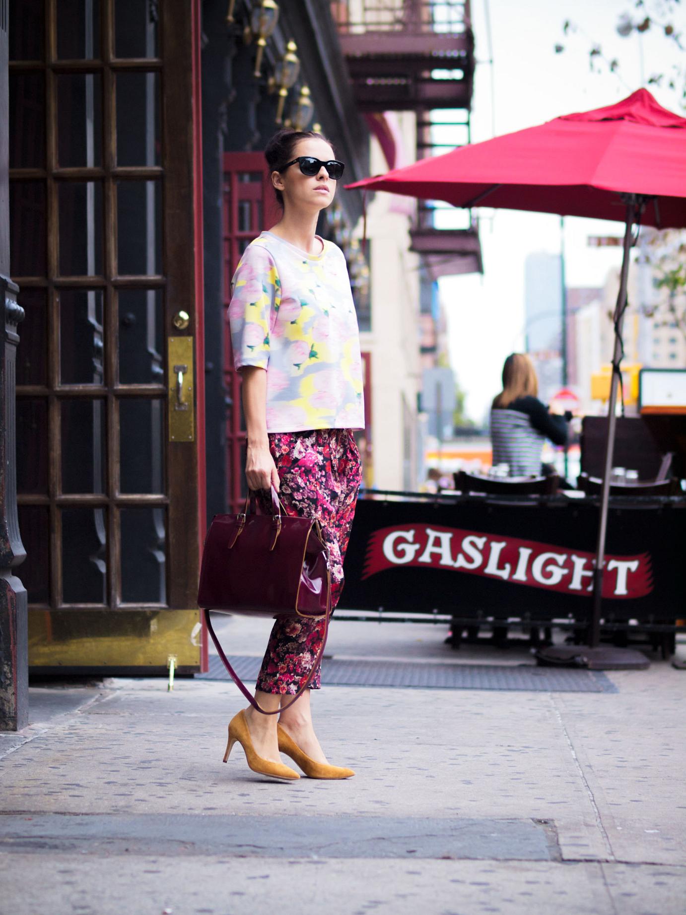 bittersweet colours, nyfw, nyfw september 2014, nyfw SS2015, nyfw street style, street style, New York, floral prints, floral pants, print on print, topshop, neoprene top, j.crew shoes, burgundy color, burgundy trend,