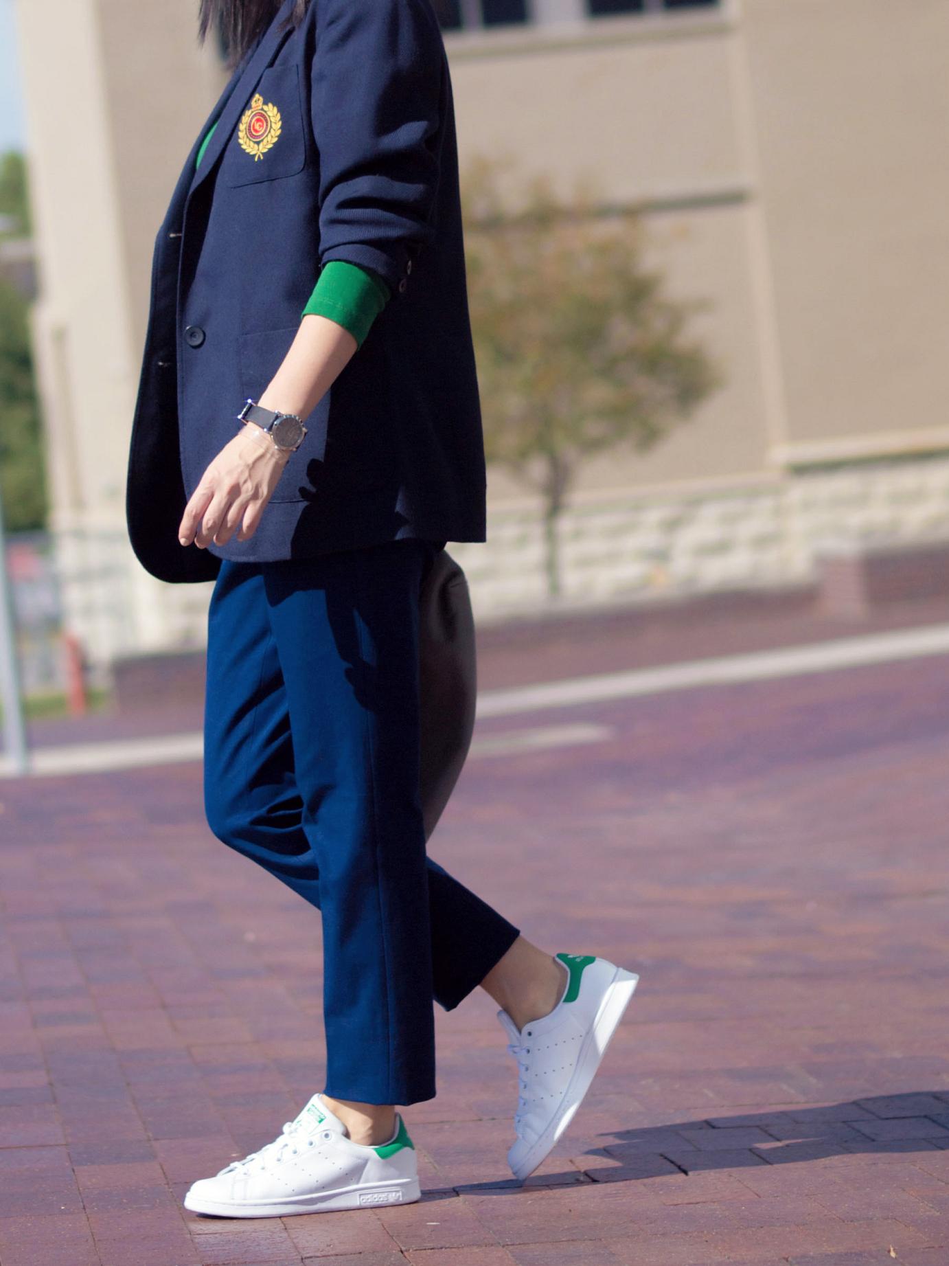 bittersweet colours, maternity style, bumb style, 4 months pregnant, suited up, casual loook, navy suit, snaekers, adidas, stan smith adidas, mango, banana republic, costume national bag, white sneakers, sneakers trend, street style, fall trends, asos, liz claiborne, vintage blazer