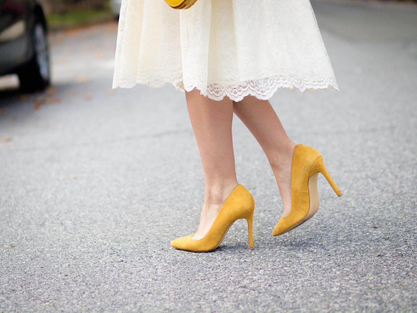 bittersweet colours, street style, fall trends, lace skirt, lace trend, yellow shoes, neoprene jacket, maternity style, fall in lace