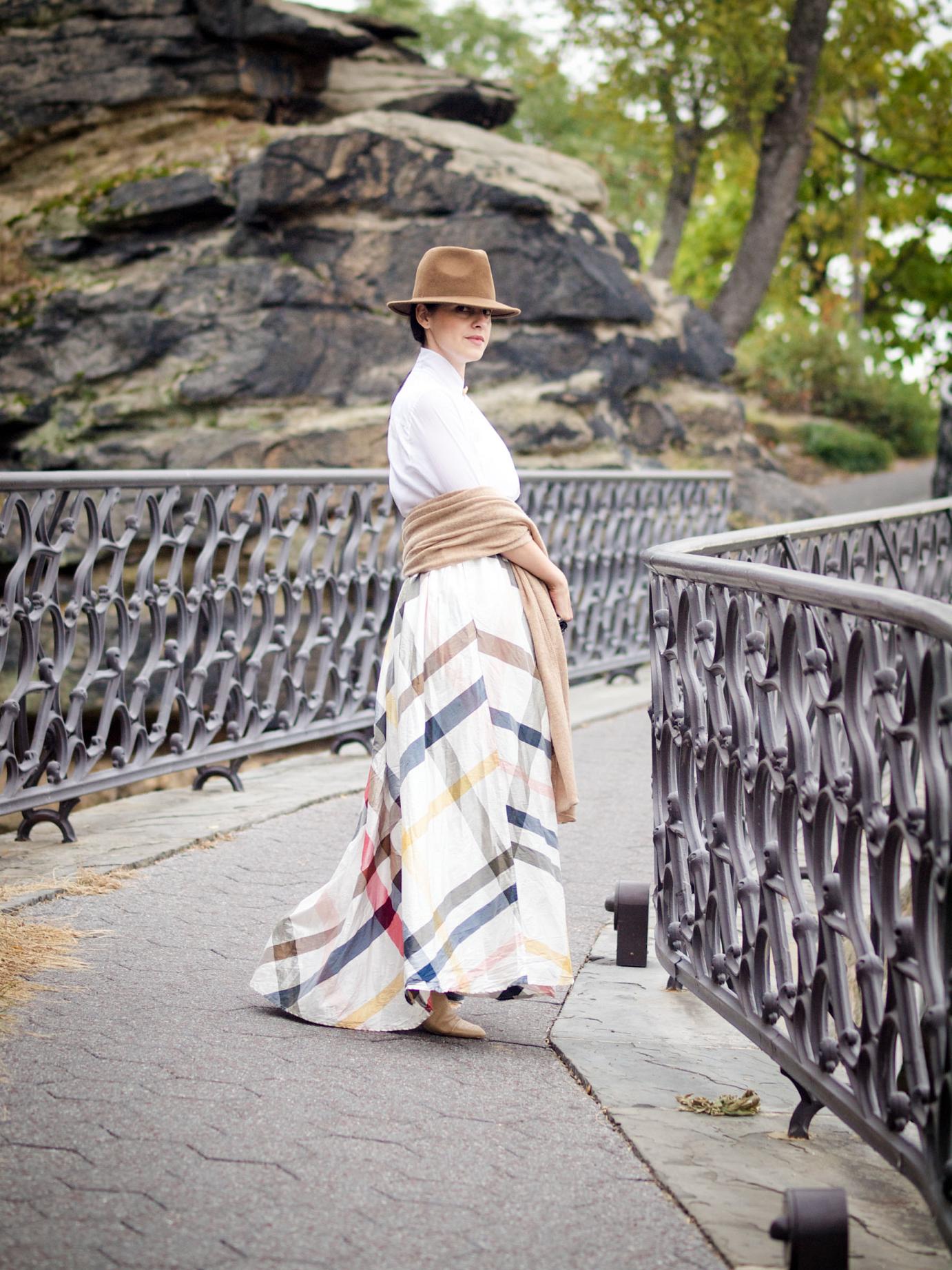 bittersweet colours, calypso st barth, Philadelphia, street style, fall trends, fall colors, maxi skirt, calvin klein fedora hat, white shirt, maternity style, baby bump, cashmere scarf, 