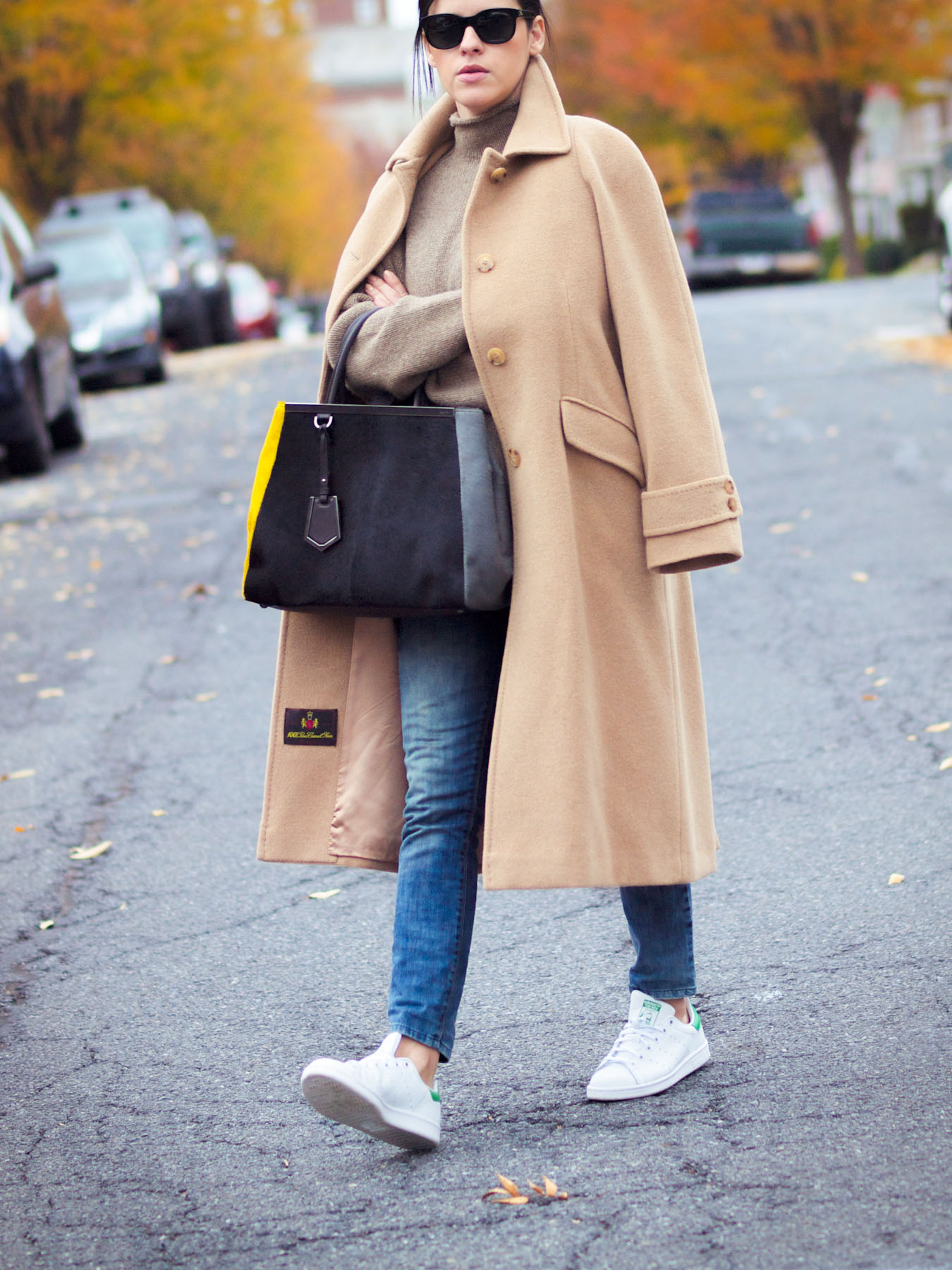 bittersweet colours, fall, fall coats, fall street style, street style, maternity style, 23 weeks, bump style, camel coat, turtleneck, stan smith adidas, sneakers trend, 2jours bicolor fendi bag, fendi bag, casual loook, 
