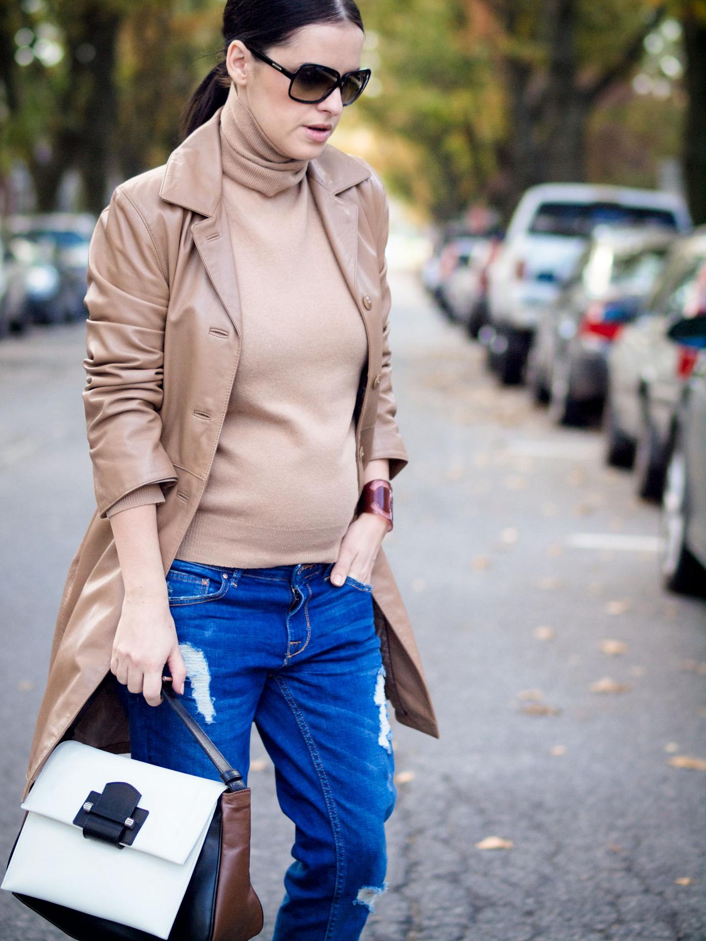 bittersweet colours, fall coats, fall street style, fall, leather trench coat, camel trend, boyfriend jeans, topshop shoes, turtleneck, Yves Saint Lauren sunglasses, chanel bracelet, maternity style, bumb style, 20 weeks, 