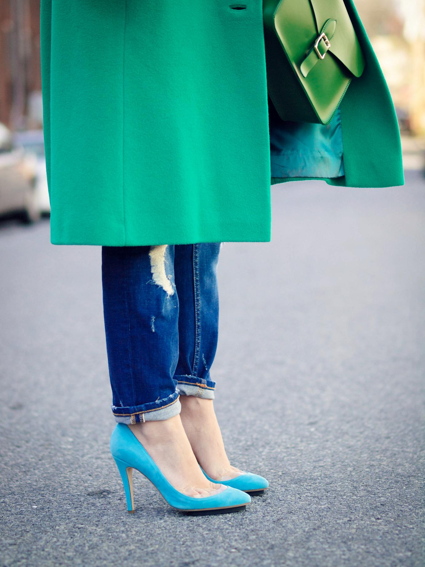 bittersweet colours, emerald green, green coat, colorful coats, ray ban, boyfriend jeans, street style, fall street style, maternity style, 26 weeks, sweater weather, 