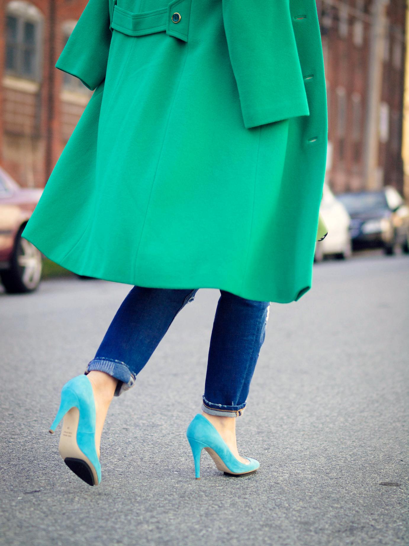 bittersweet colours, emerald green, green coat, colorful coats, ray ban, boyfriend jeans, street style, fall street style, maternity style, 26 weeks, sweater weather, 